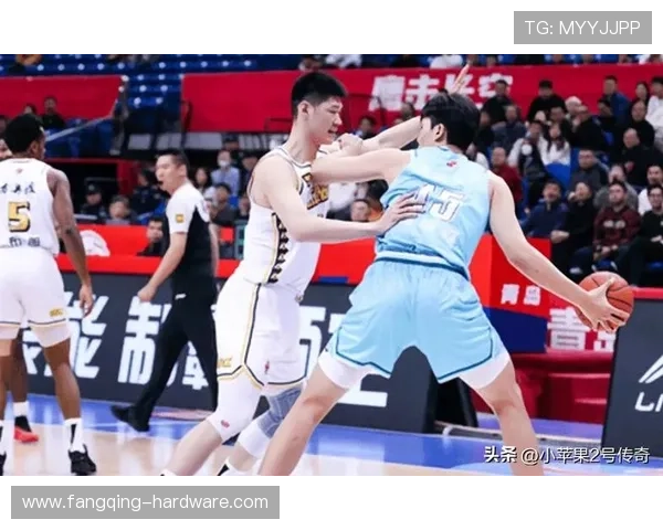 CBA激戰胡金秋正面飆進三分周琦外線回敬點燃全場對決高潮時刻